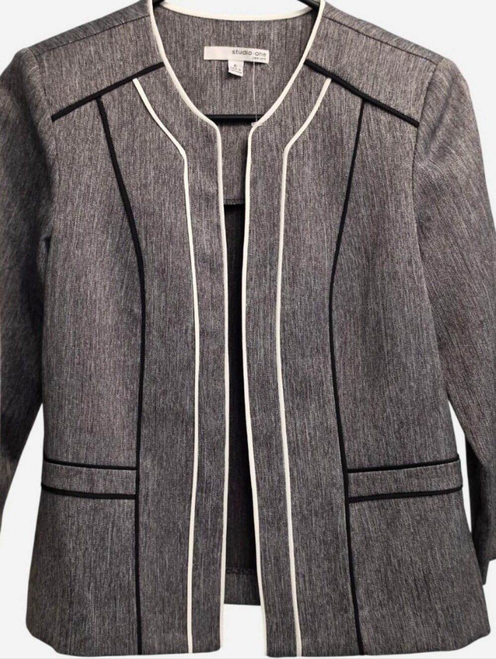 New w/tags Studio One Gray Open-Front Jacket with Black and White Piping